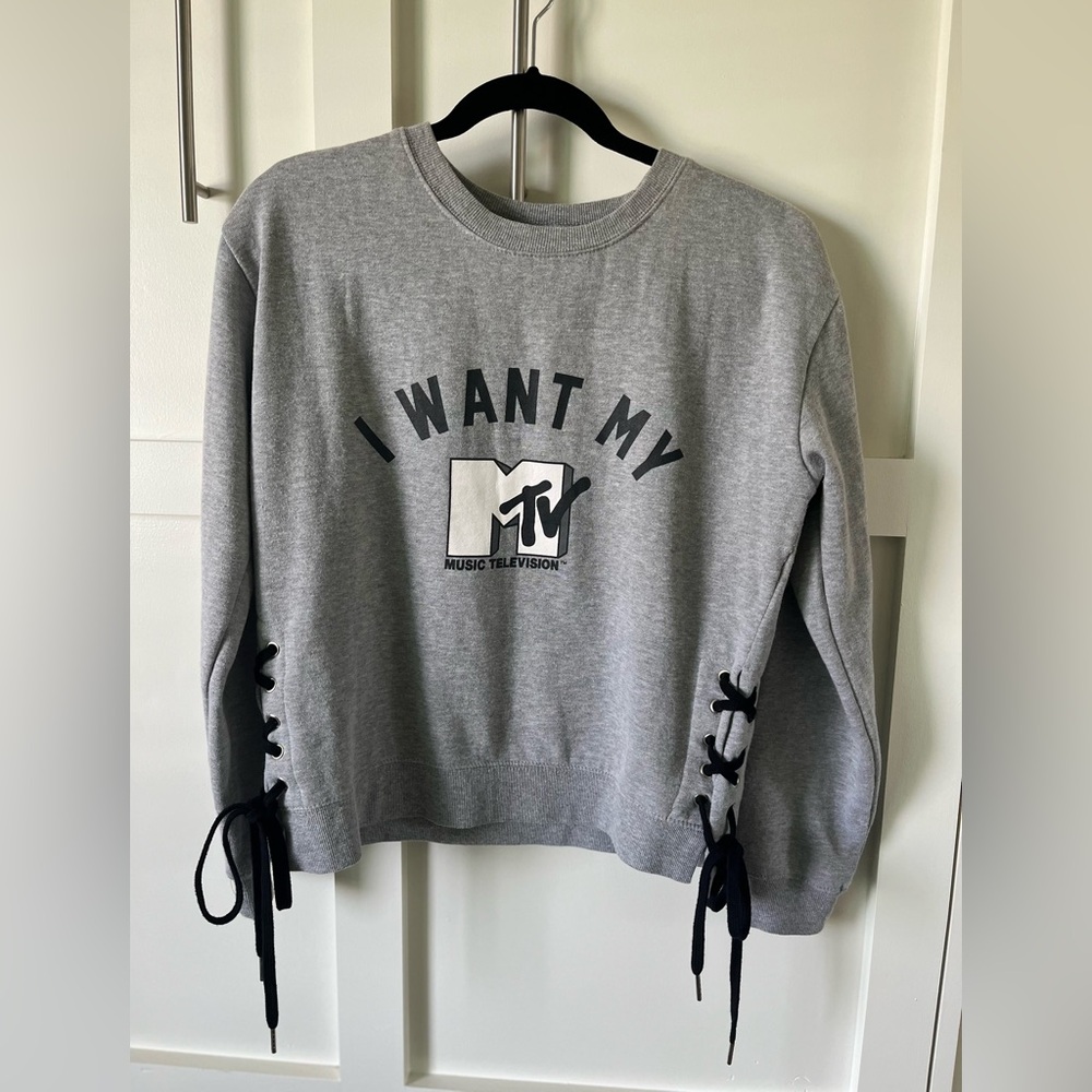 Mtv sweatshirt. Size Medium.